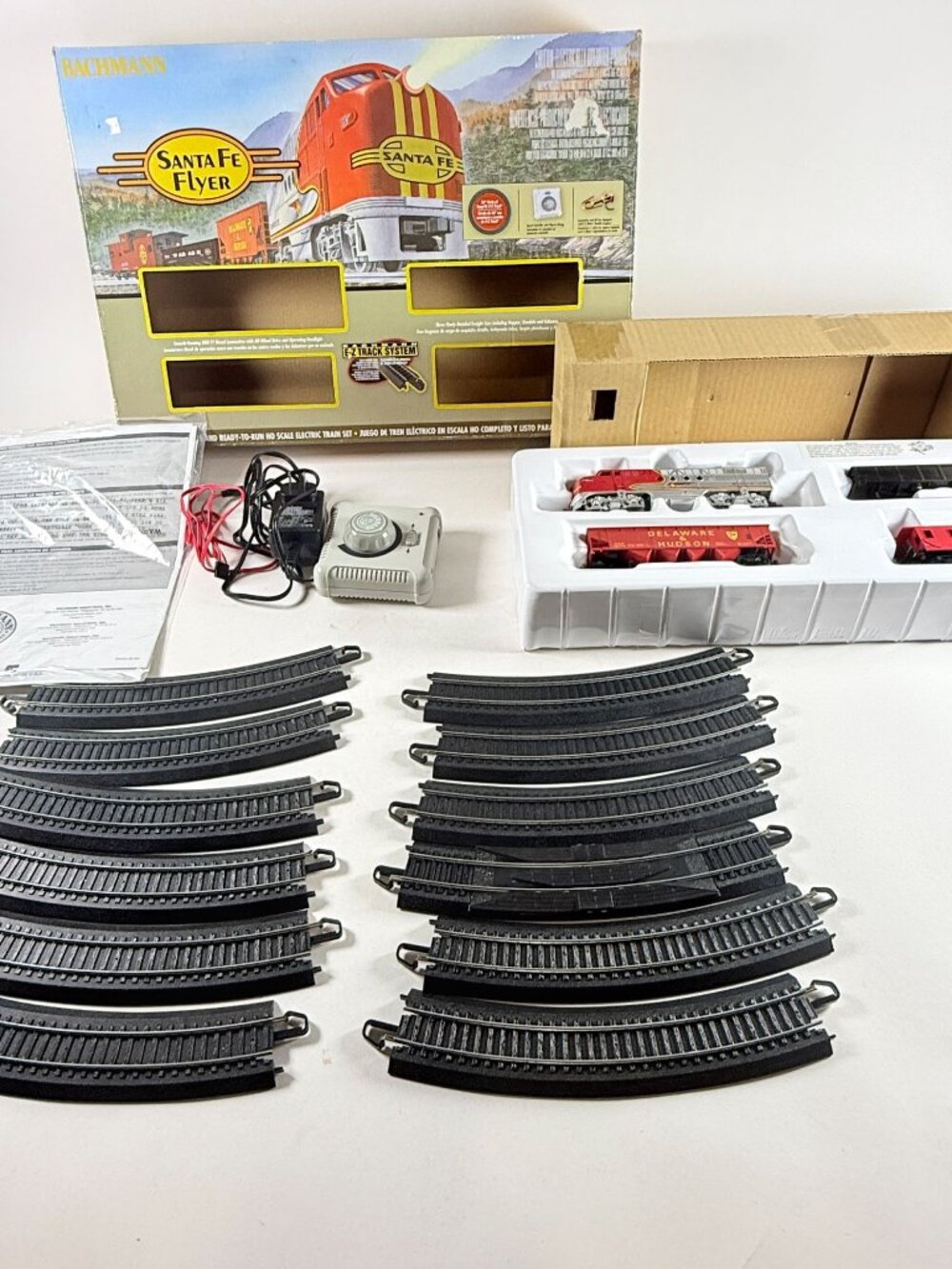 Bachmann HO Santa Fe Flyer Train Set Vintage 647 EMD FT Locomotive E-Z Tracks